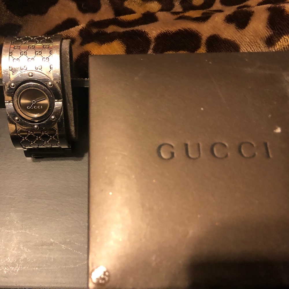Gucci logo Watch - Picture 2 of 2